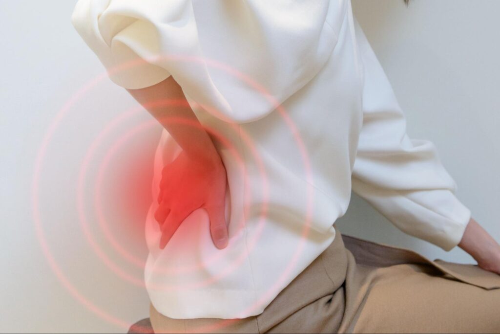 腰痛 前にかがむと痛い 原因