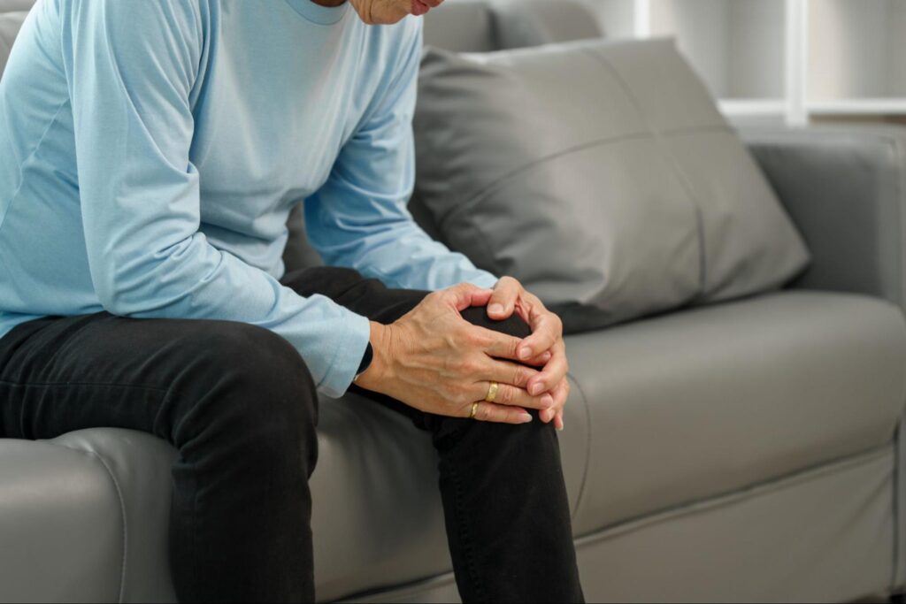 膝 曲げると痛い