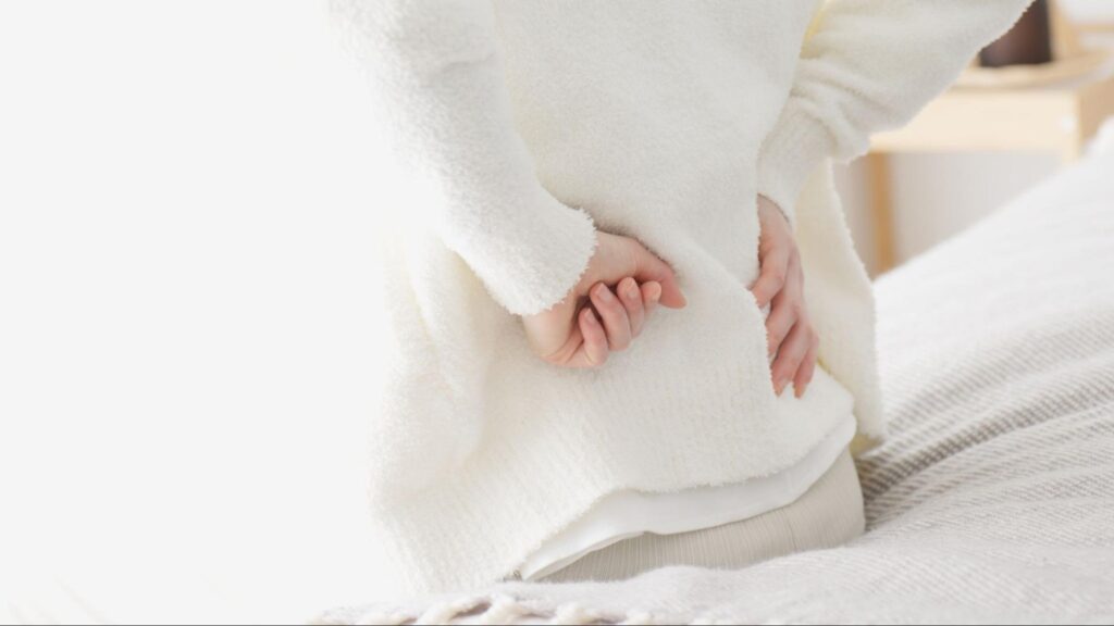 朝起きると腰が痛い