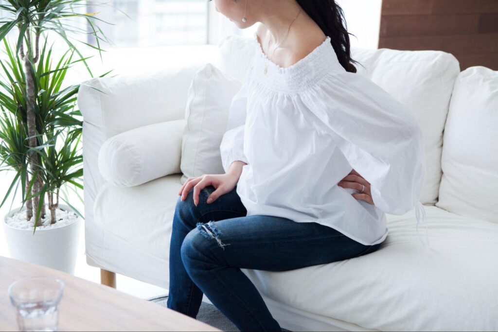 朝起きると腰が痛い