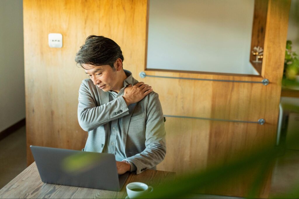肩こり 背中の痛み