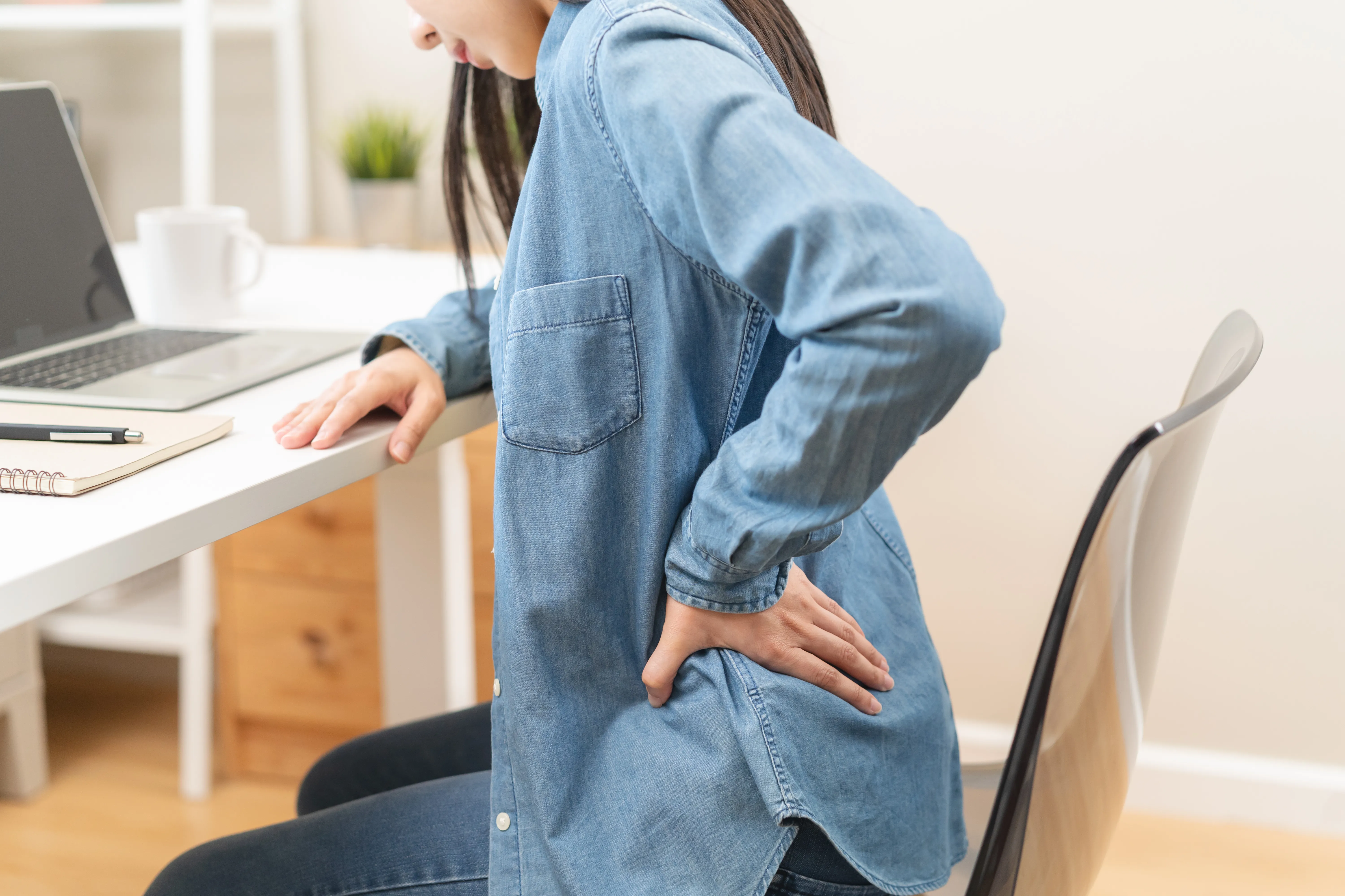 坐骨神経痛で悩む人