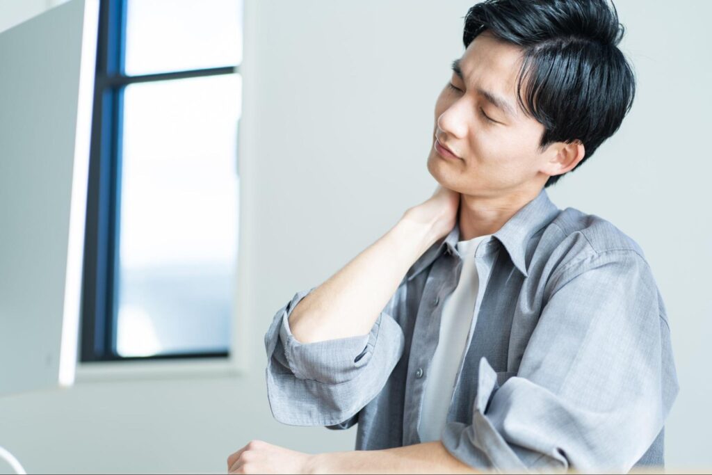 首の後ろが痛い 急に